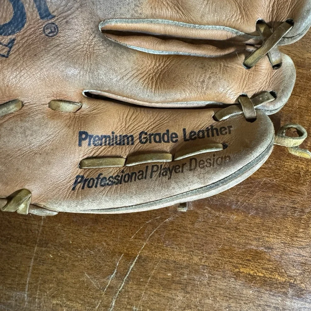 Louisville Slugger G125-10 125 Series Glove 12